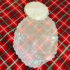 Hand made White Floral Embroidered Tablecloth Doily Set 5 Pcs Round and Oval